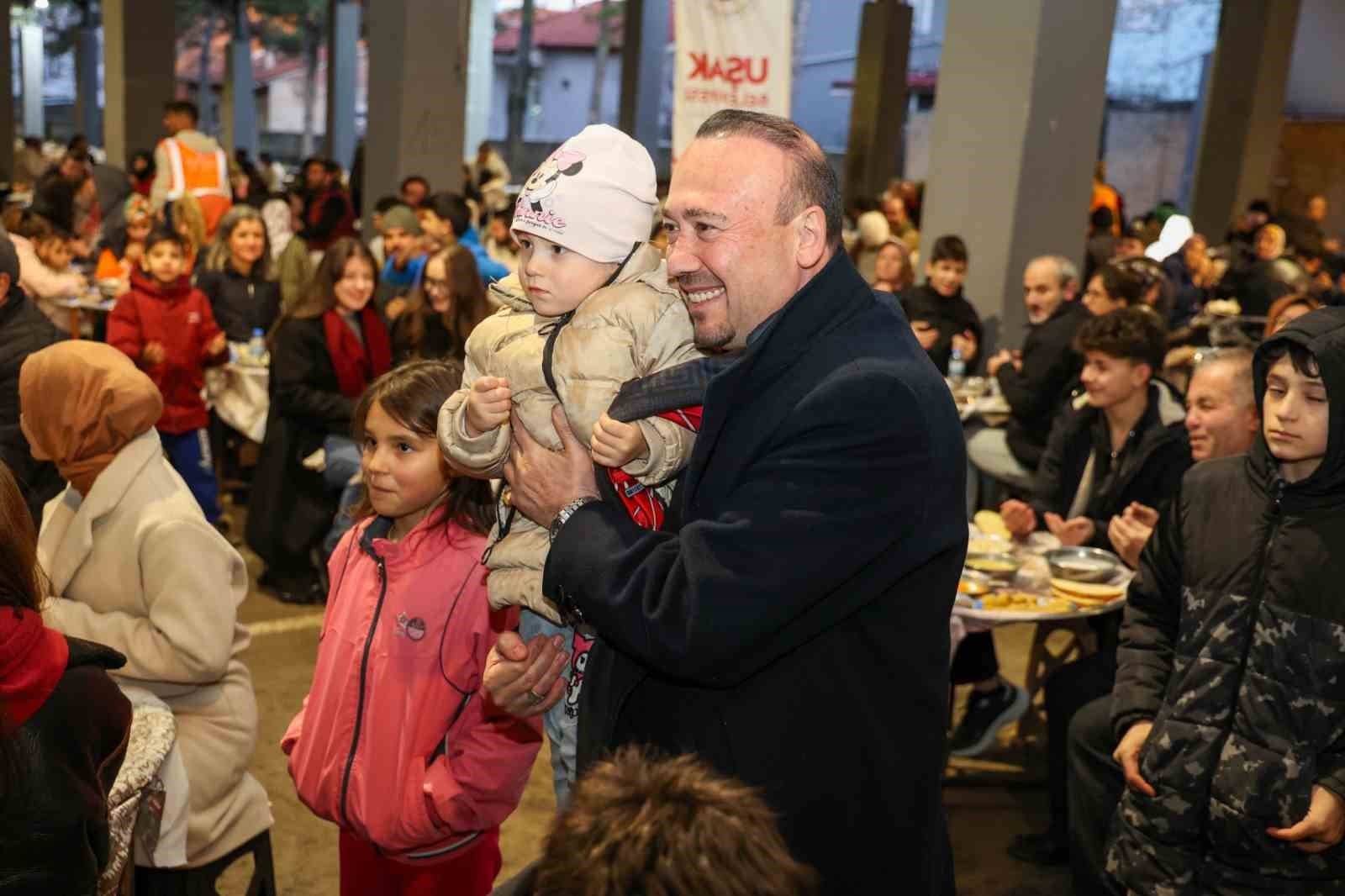 Başkan Yalım, Atatürk Mahallesi’nde yüzlerce vatandaşla iftar sofrasında bir araya geldi