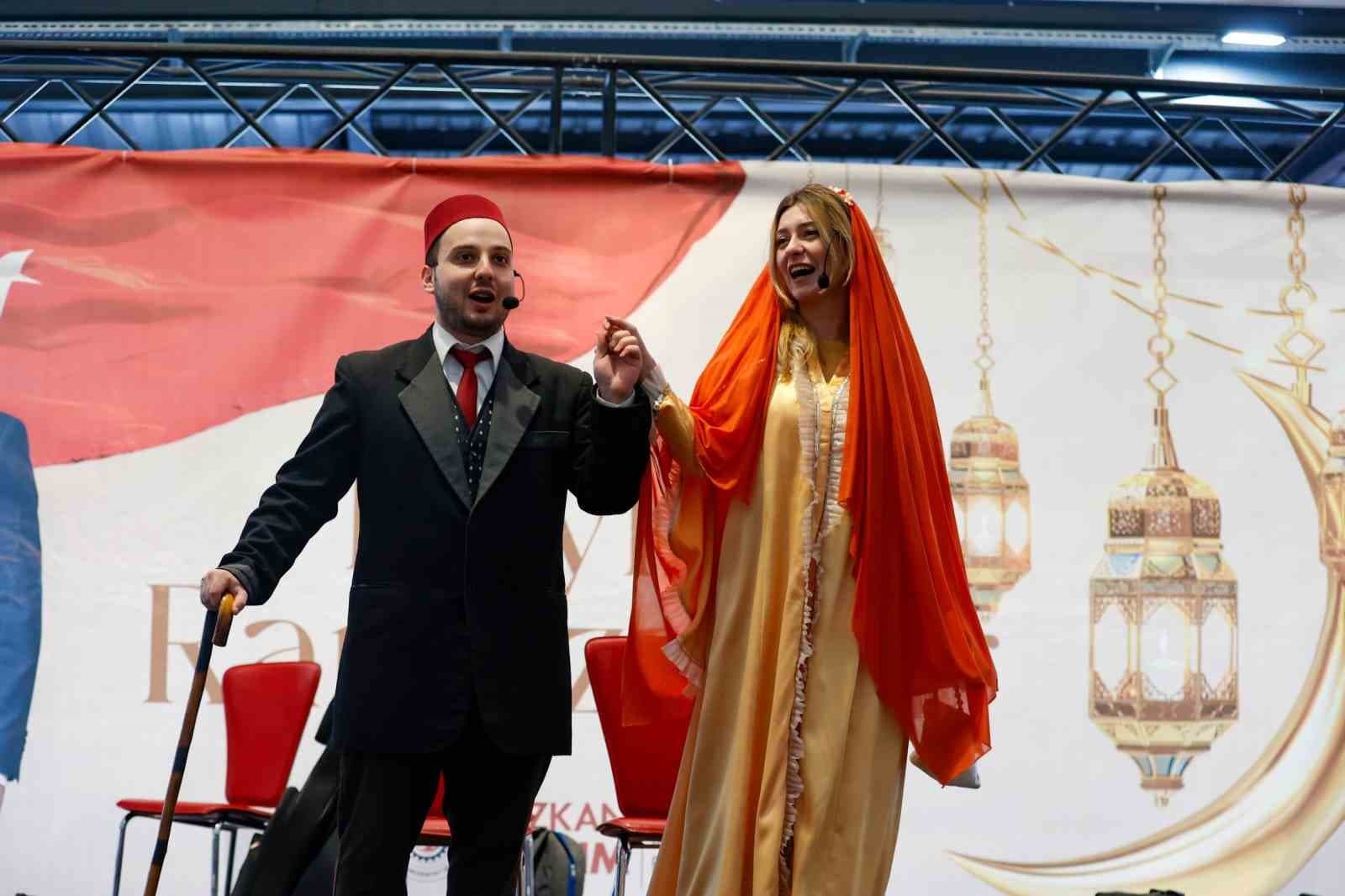 Başkan Yalım, Atatürk Mahallesi’nde yüzlerce vatandaşla iftar sofrasında bir araya geldi