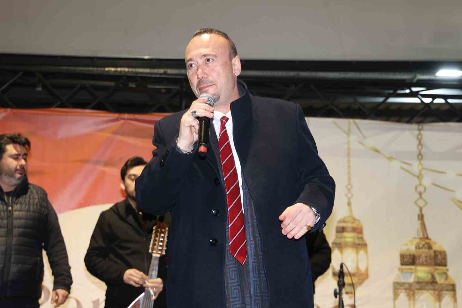 Başkan Yalım, Atatürk Mahallesi’nde yüzlerce vatandaşla iftar sofrasında bir araya geldi