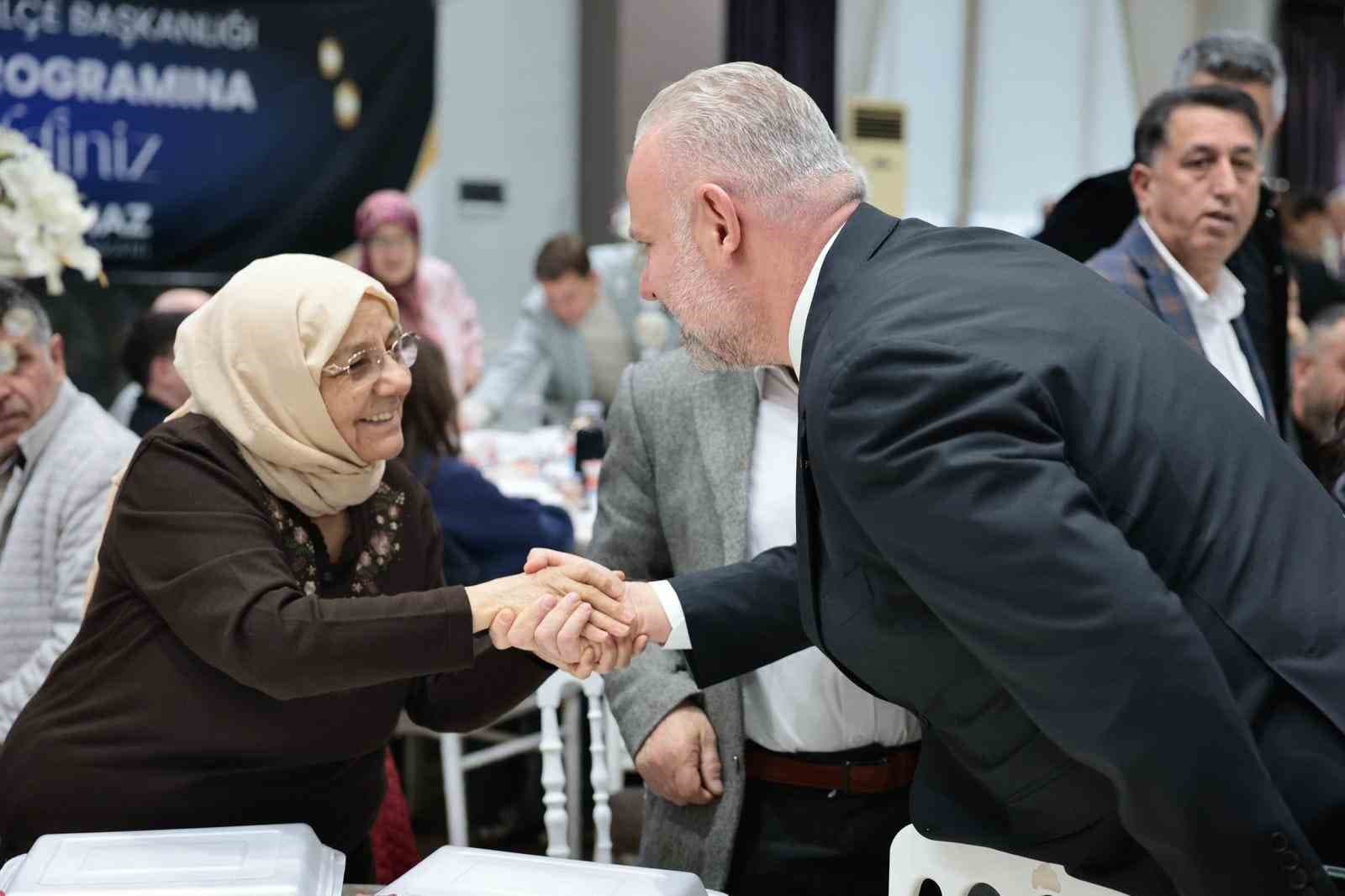Başkan Pehlivan, Menemenlilerle gönül sofralarında buluştu
