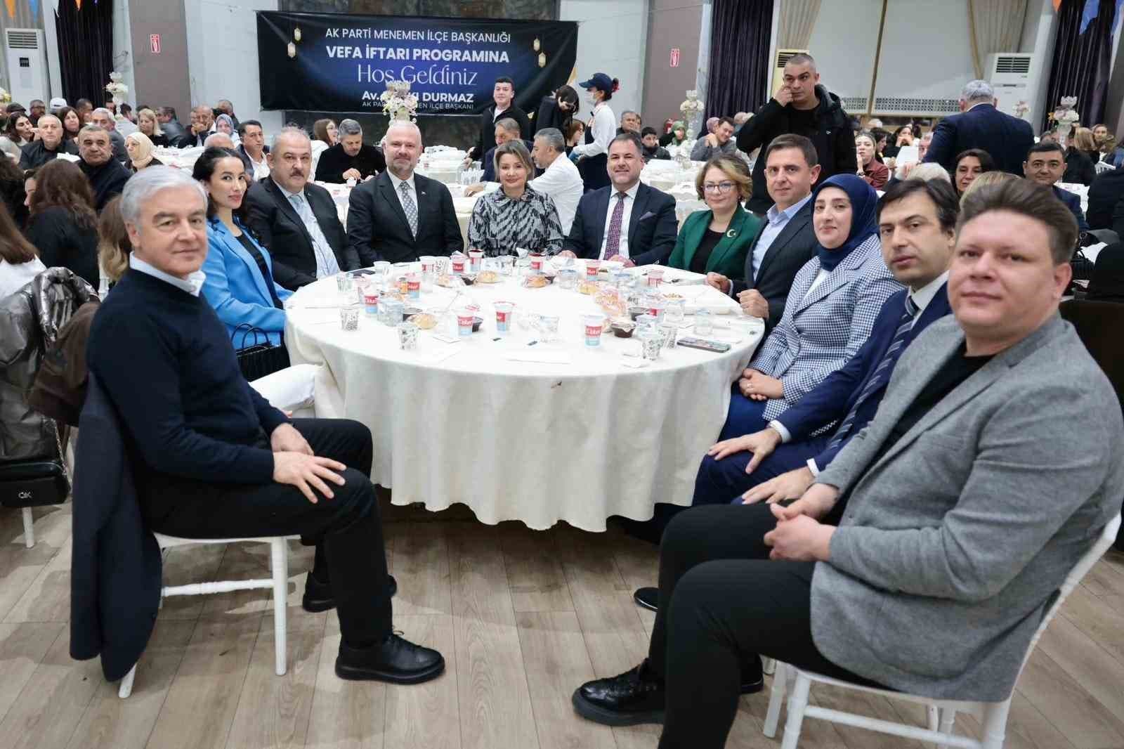 Başkan Pehlivan, Menemenlilerle gönül sofralarında buluştu