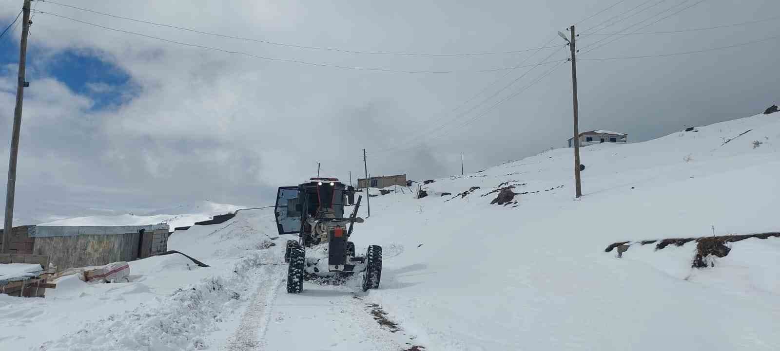 İl Özel İdaresi’nden yoğun kar mesaisi: Kapalı köy yolu kalmadı