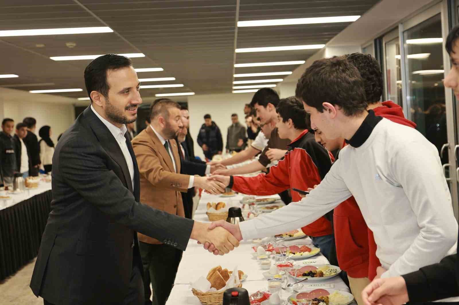 Arnavutköy’de Ramazan coşkusuna AK Parti İstanbul İl Başkanı Abdullah Özdemir eşlik etti