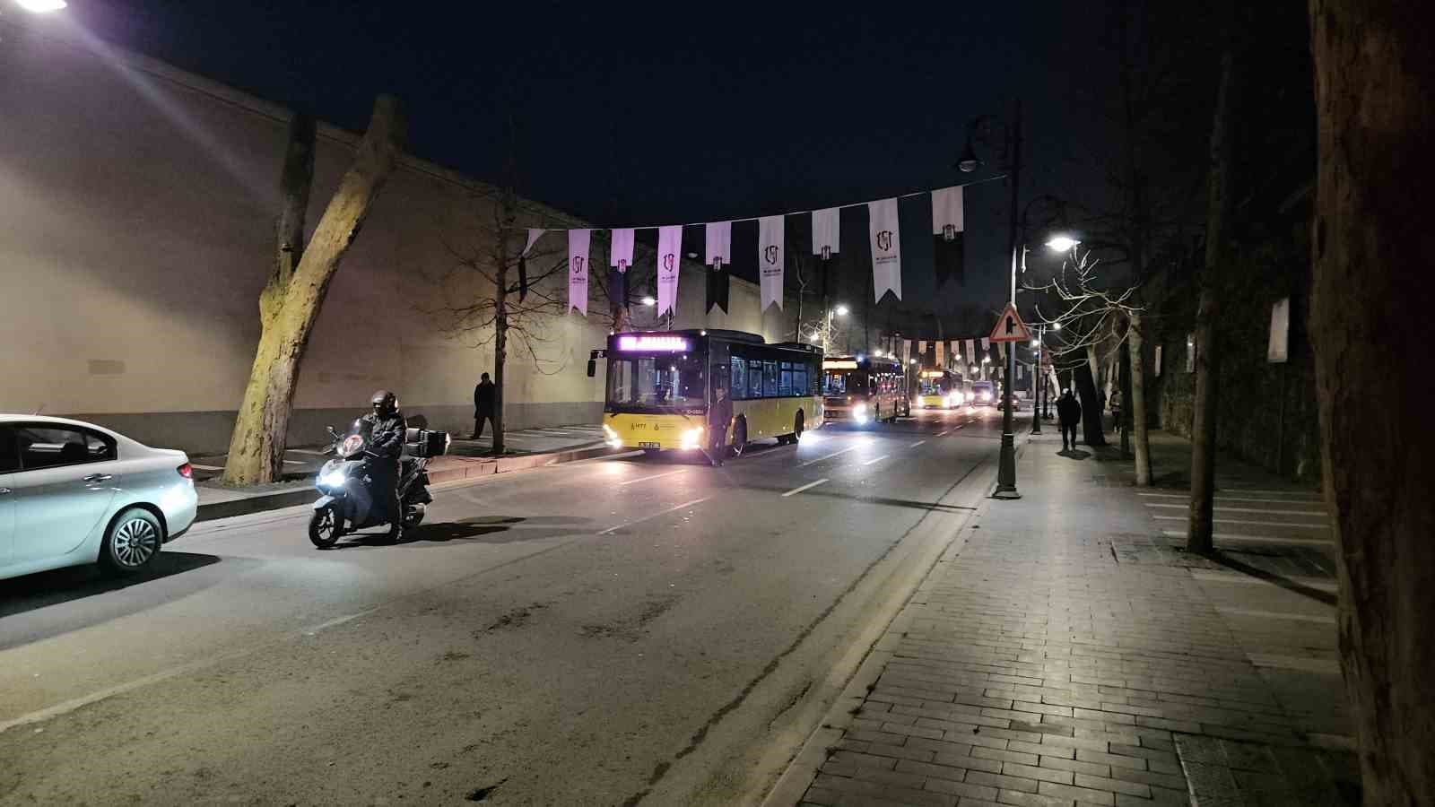 Beşiktaş’ta servis minibüsüyle İETT otobüsü kafa kafaya çarpıştı: 2 yaralı