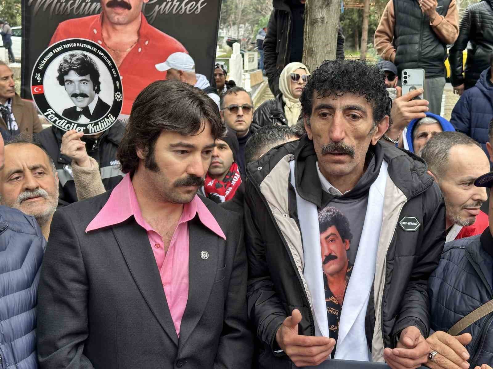 "Müslüm Baba" unutulmadı: Sevenleri ölümünün 13’üncü yılında mezarı başında buluştu