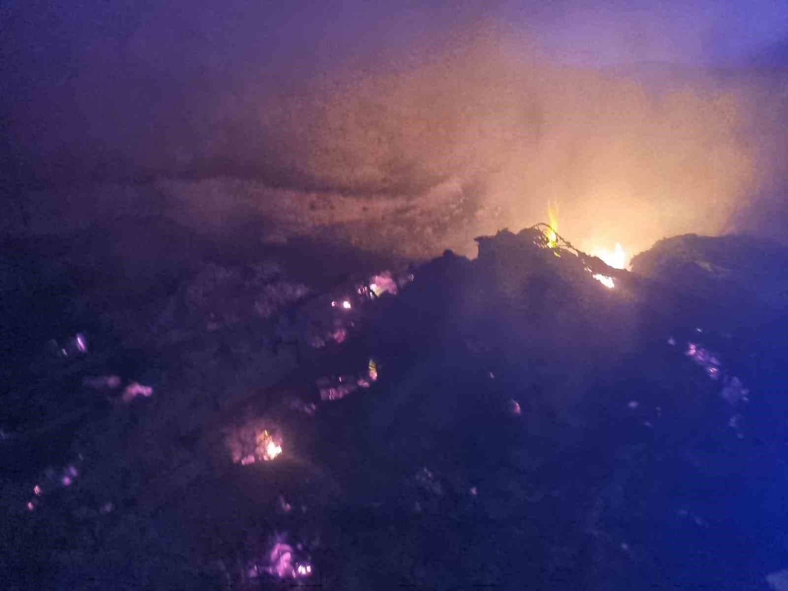 Samandağ’da metruk ev yangını