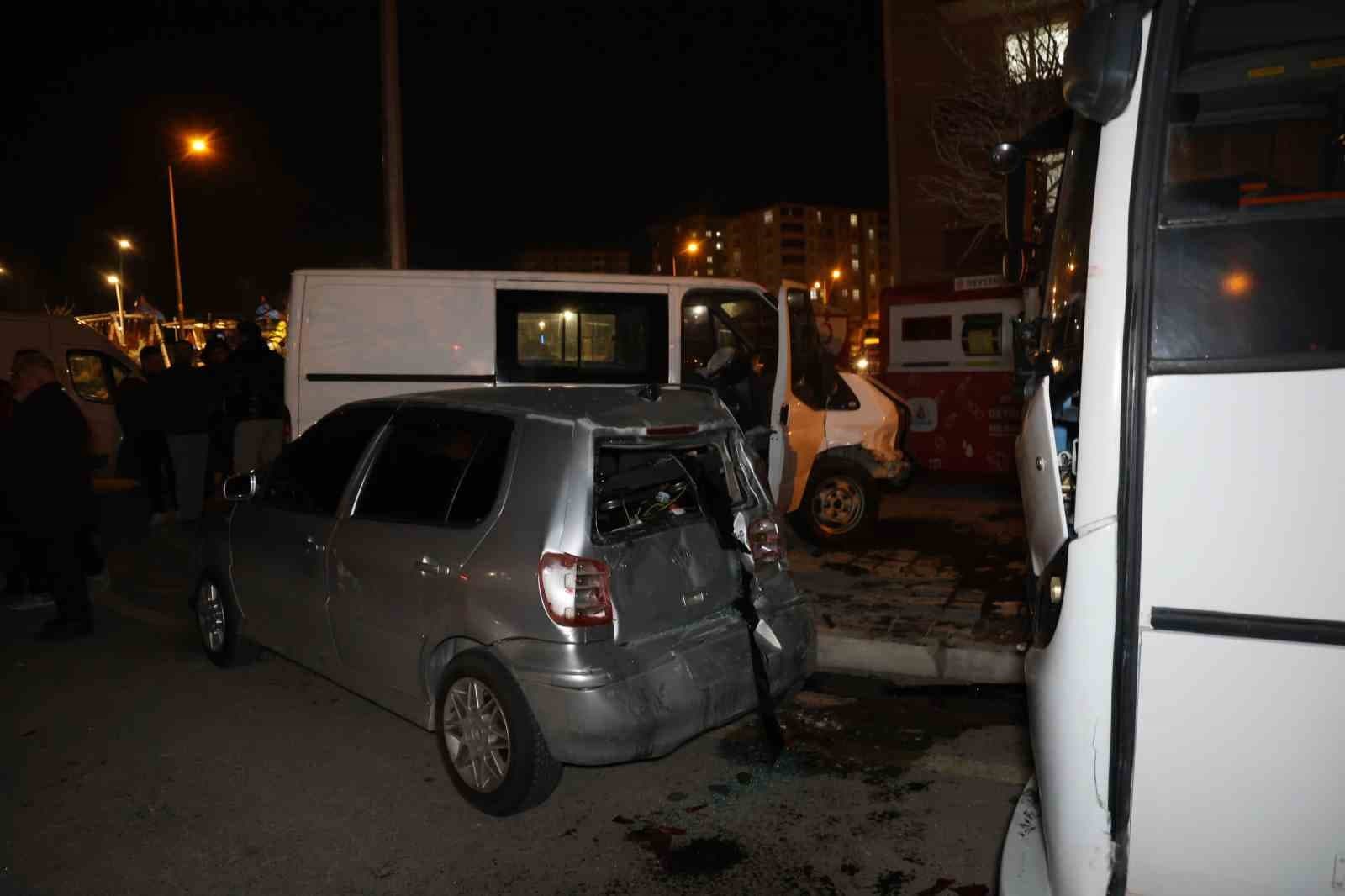 Önce kaza, sonra kavga ettiler: 2 yaralı