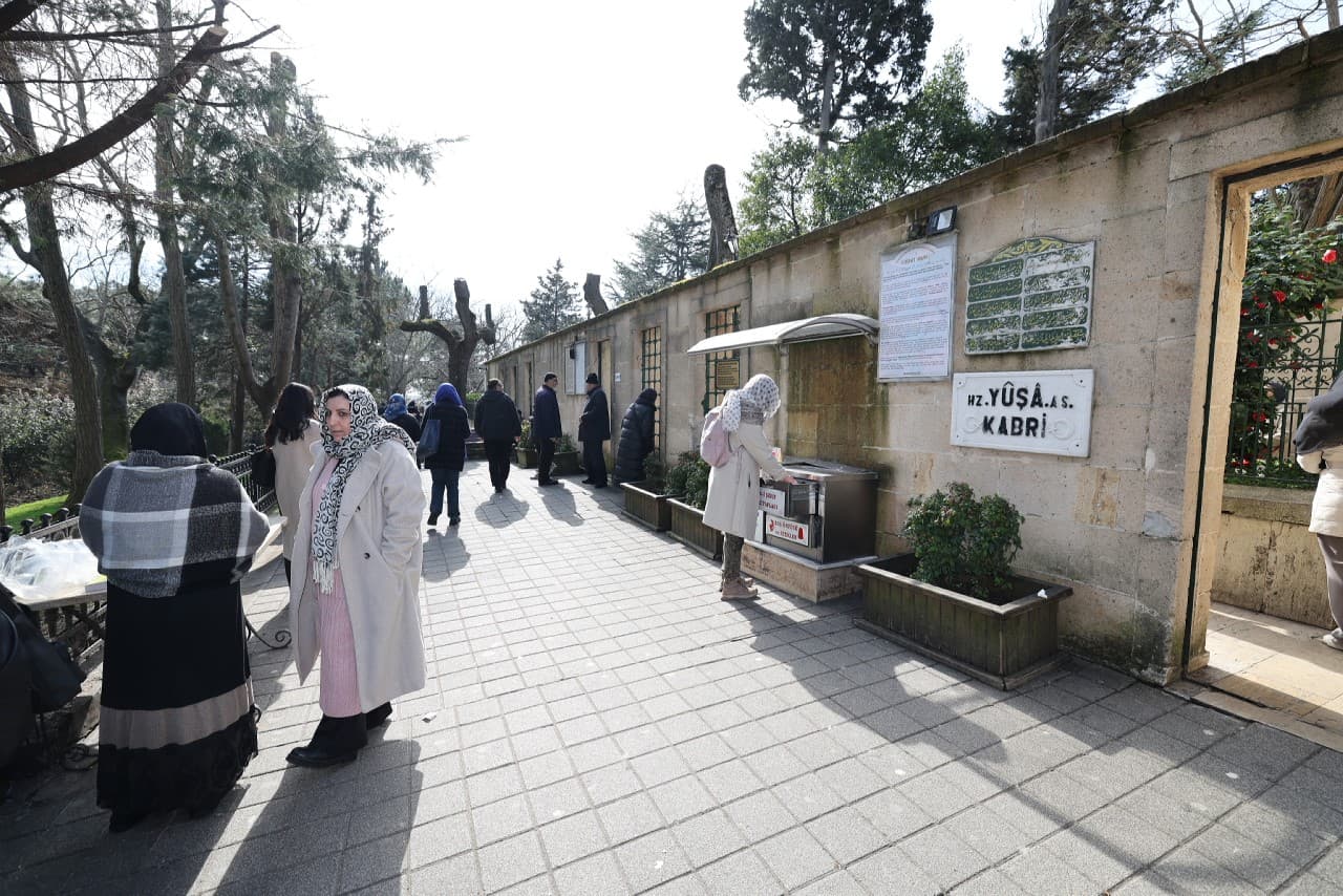 Küçükçekmeceli kadınlar Ramazan ayında Yuşa Tepesi’nde