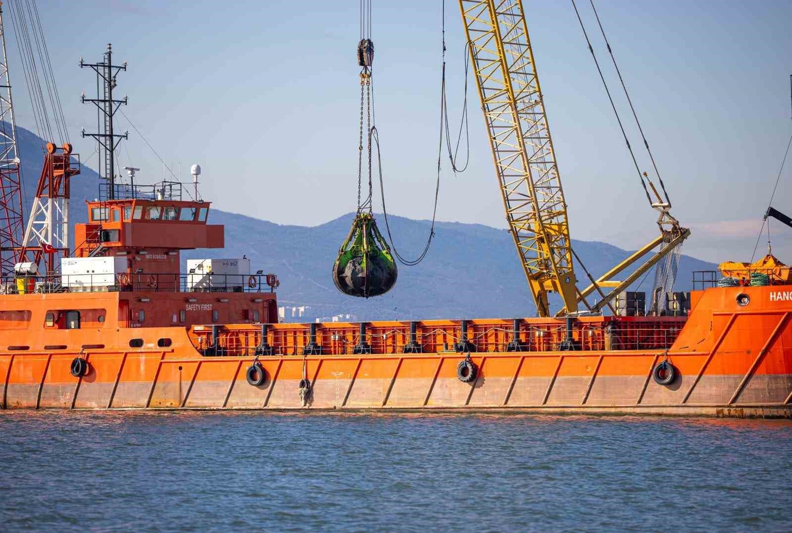 Körfez’den 1 milyon ton çamur çıkarıldı