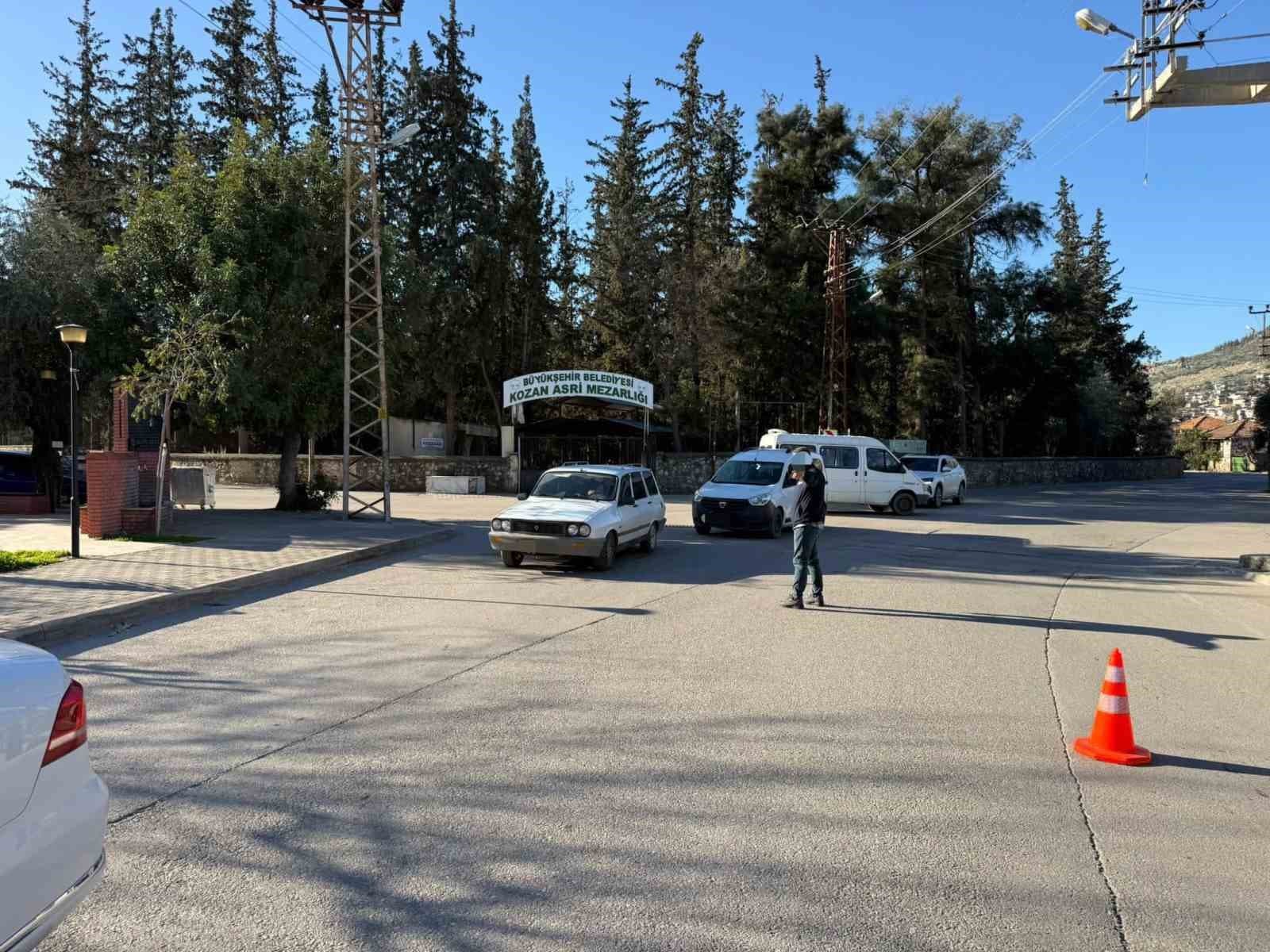 Kozan’da 10 araç ve 4 motosiklet trafikten men edildi