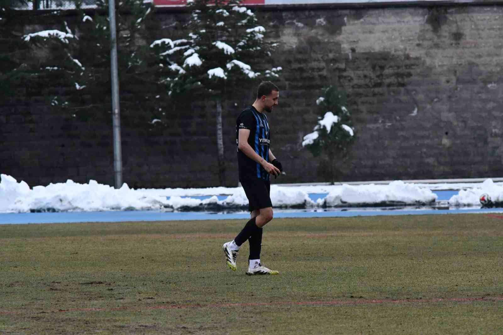 Utku Burak Kunduzcu kırmızı kart gördü