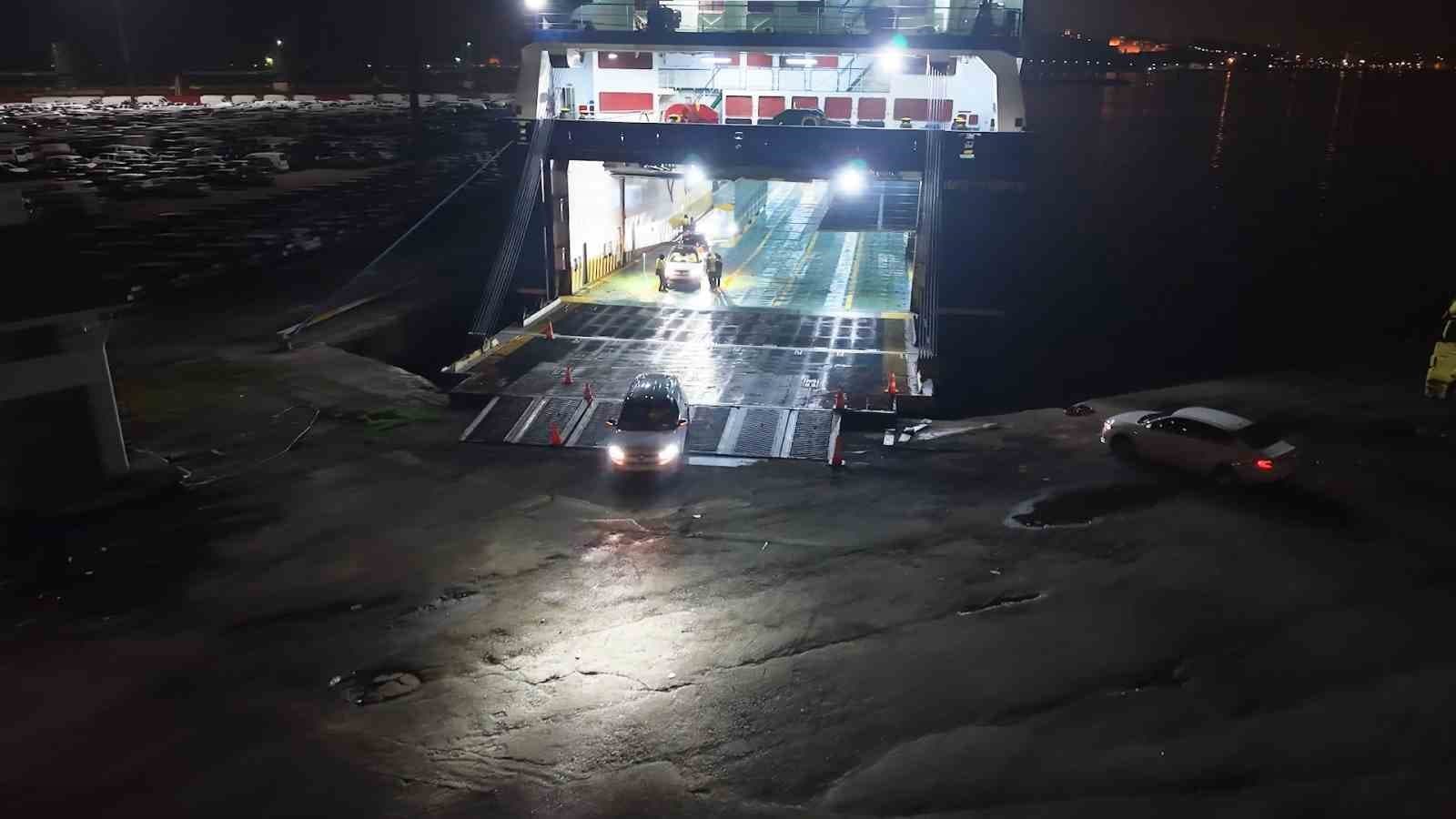 Haydarpaşa Limanı’nda gece mesaisi: 2026 model araçlar limana indirildi