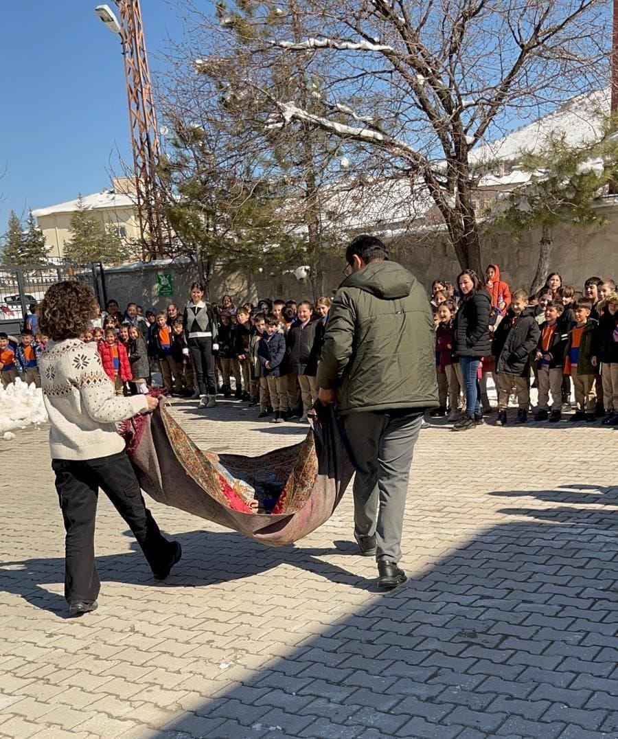 Güzelyurt’ta ilkokul öğrencilerine yangın ve deprem tatbikatı
