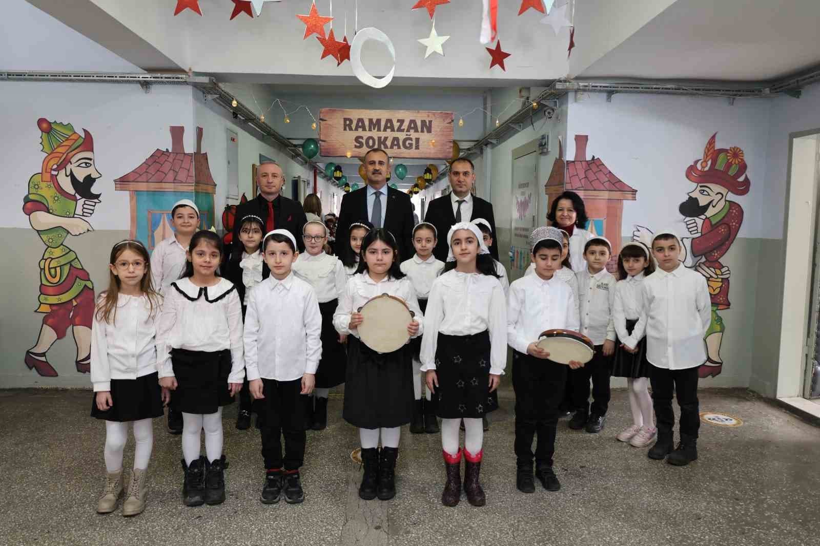 Ağrı Valisi Bozkurt, Ramazan etkinliklerinde öğrencilerle bir araya geldi