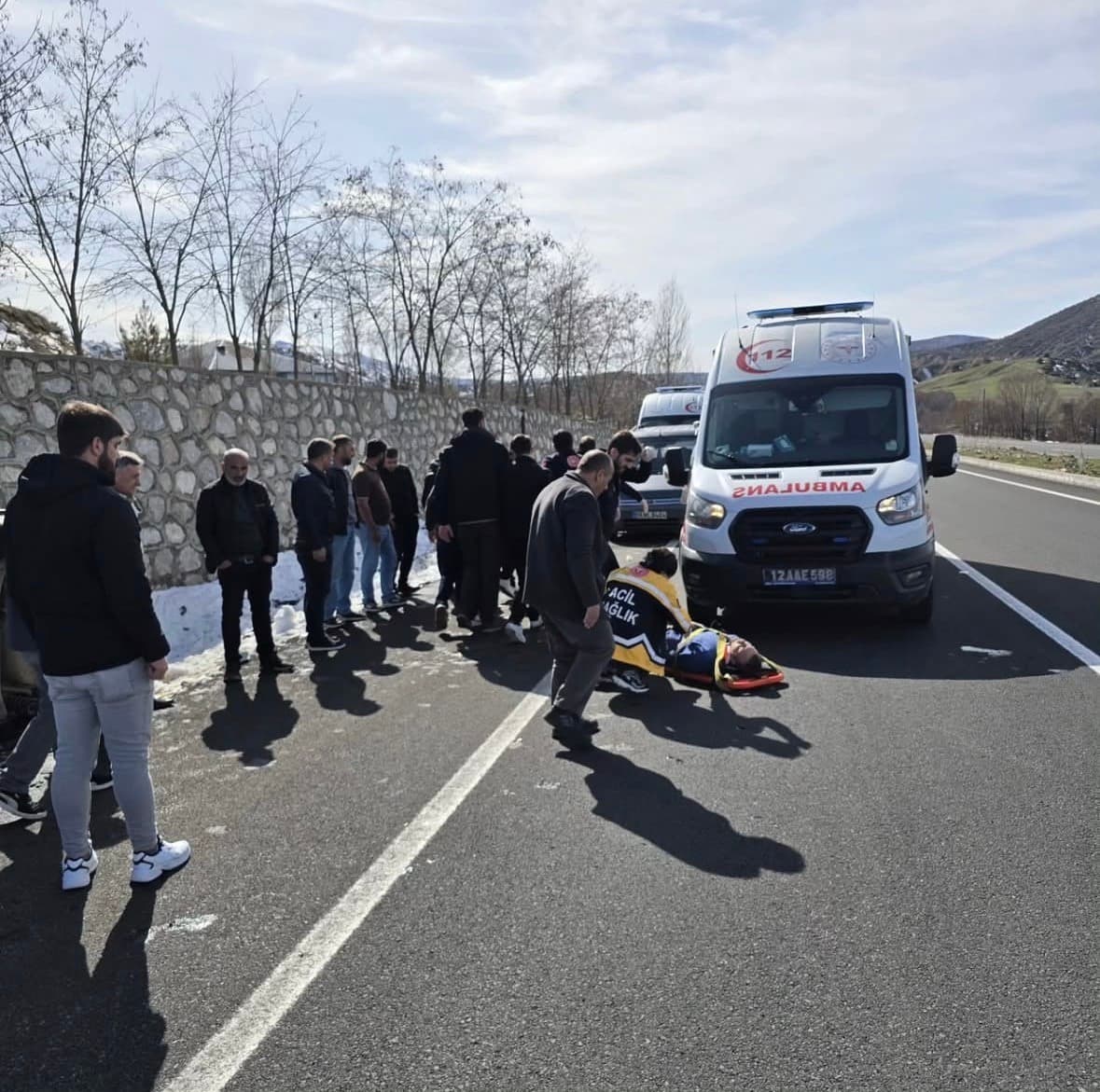 İstinat duvarına çarpan otomobil devrildi: 5 yaralı