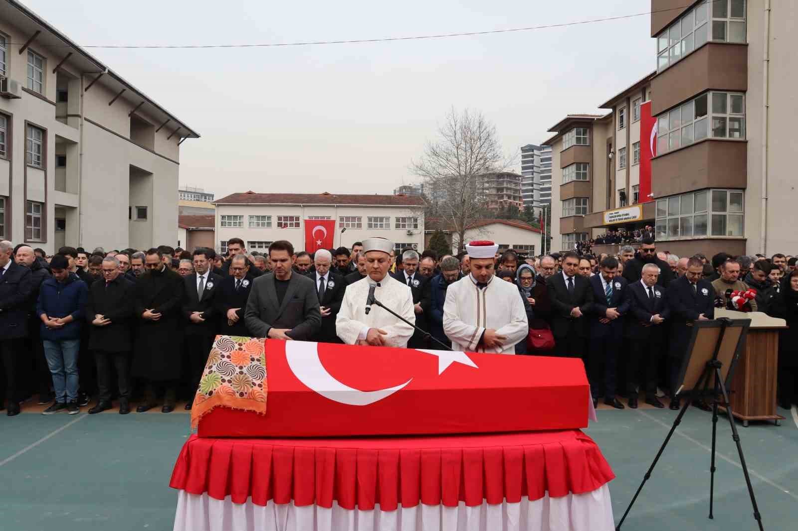 Yüzlerce meslektaşı Fatma Nur öğretmeni son yolculuğuna uğurladı