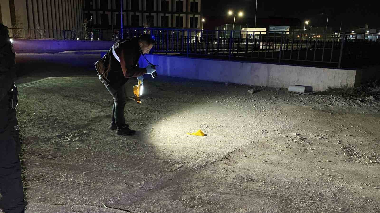 Önce darbettiler, ardından tabancayla vurup kaçtılar: 1 ağır yaralı