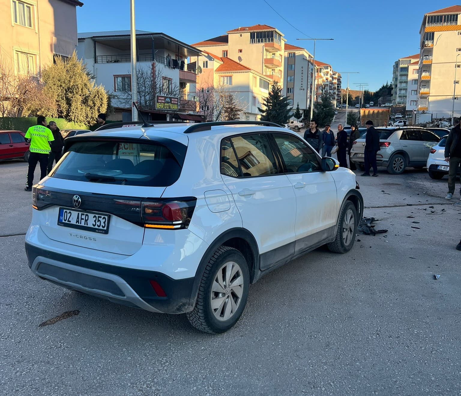 Motosiklet ile otomobil çarpıştı: 1 yaralı