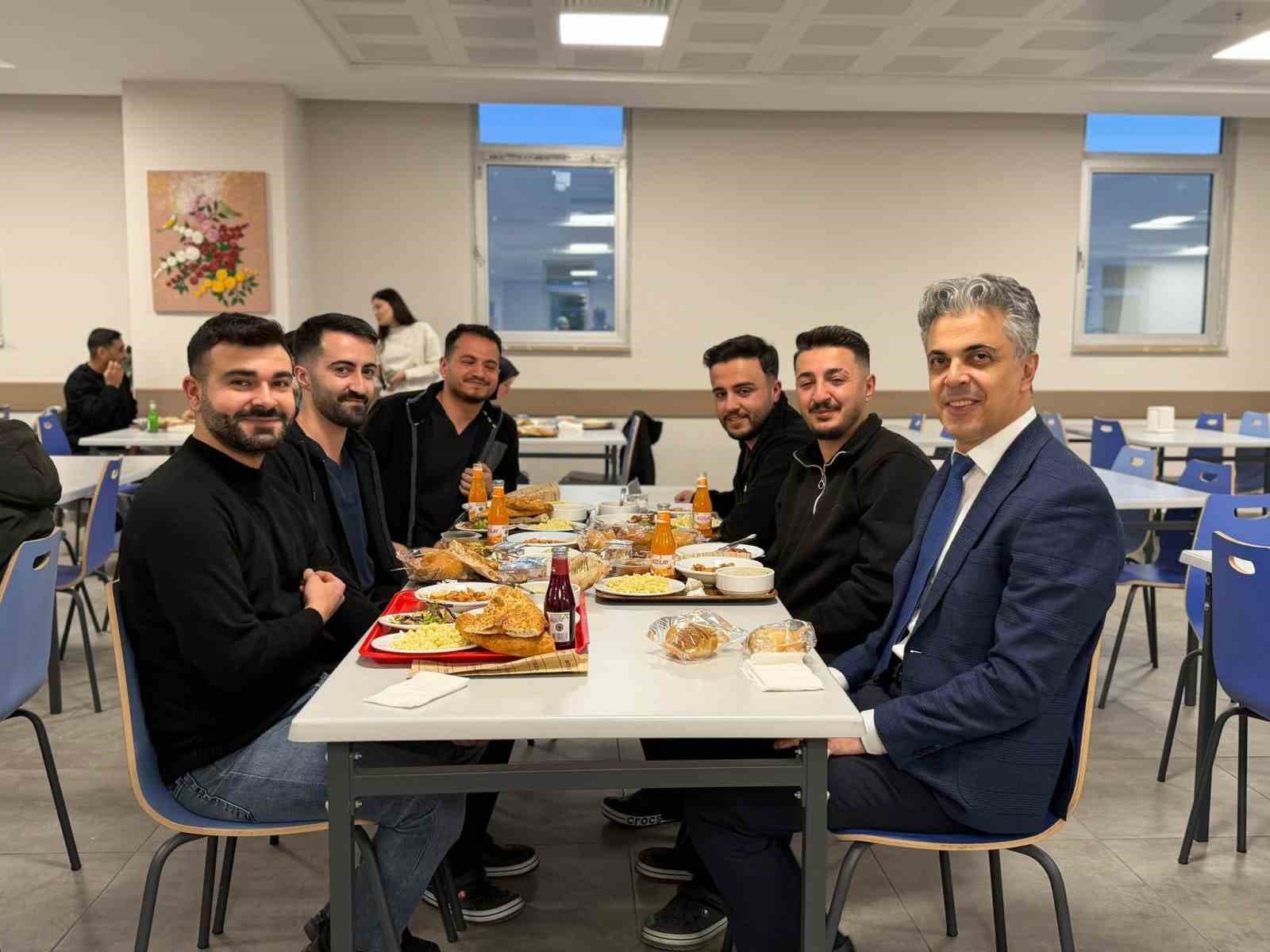Mengücek Gazi Hastanesi’nde iftar programı düzenlendi