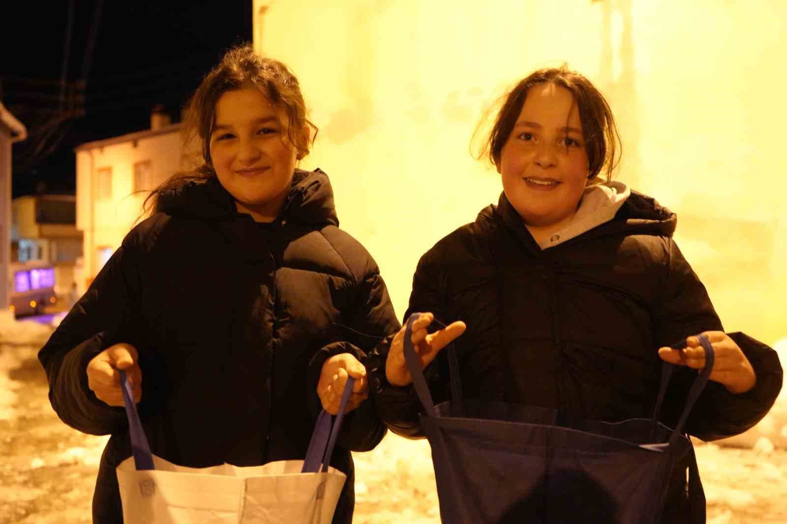 Bayburt’ta on beşi coşkusu: Asırlık gelenek ile çocuklar sokakları şenlendirdi