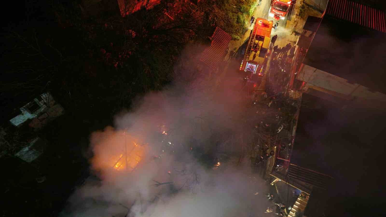 Tek başına yaşadığı evinde alevlerin arasında hayatını kaybetti