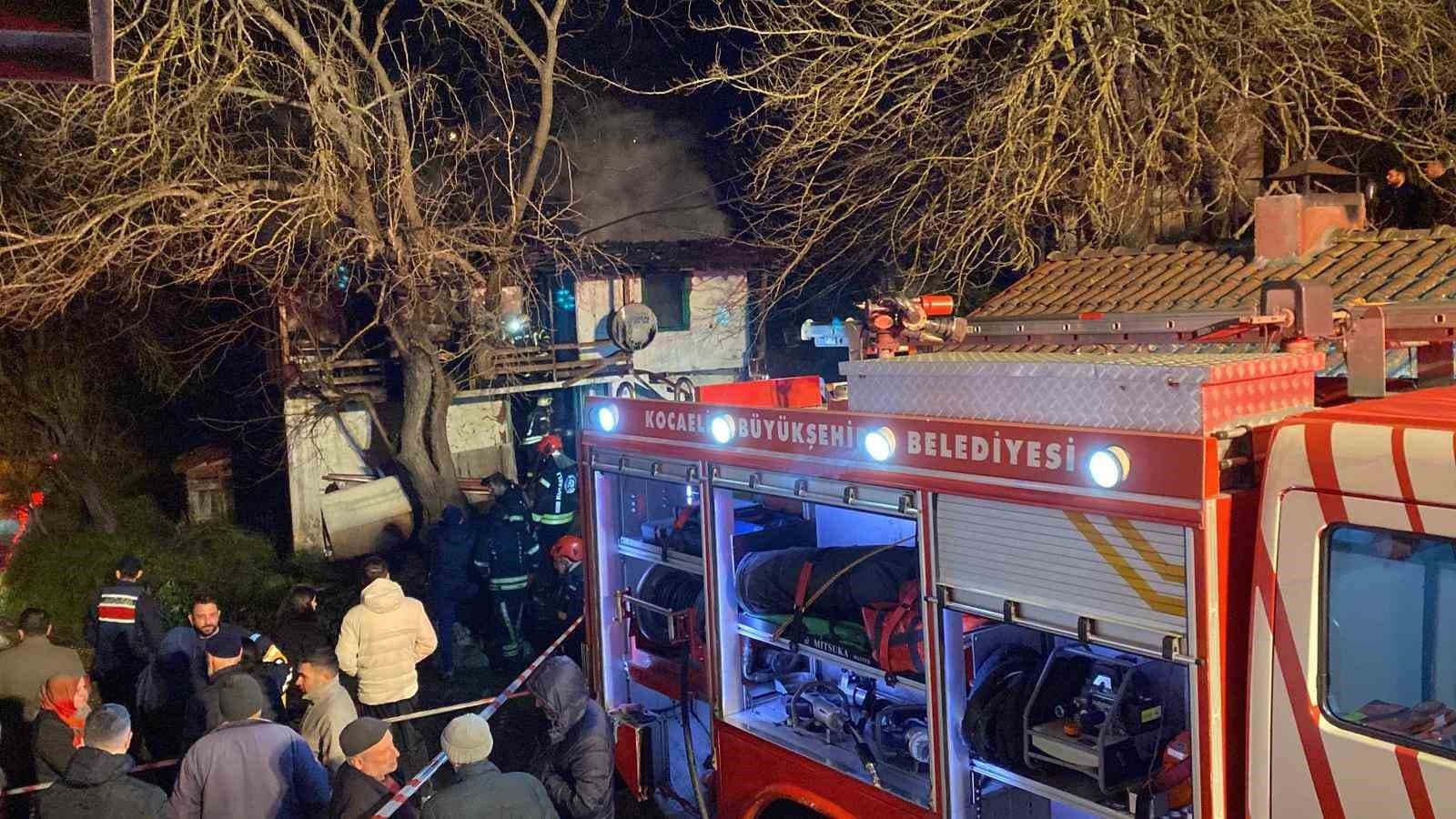 Tek başına yaşadığı evinde alevlerin arasında hayatını kaybetti