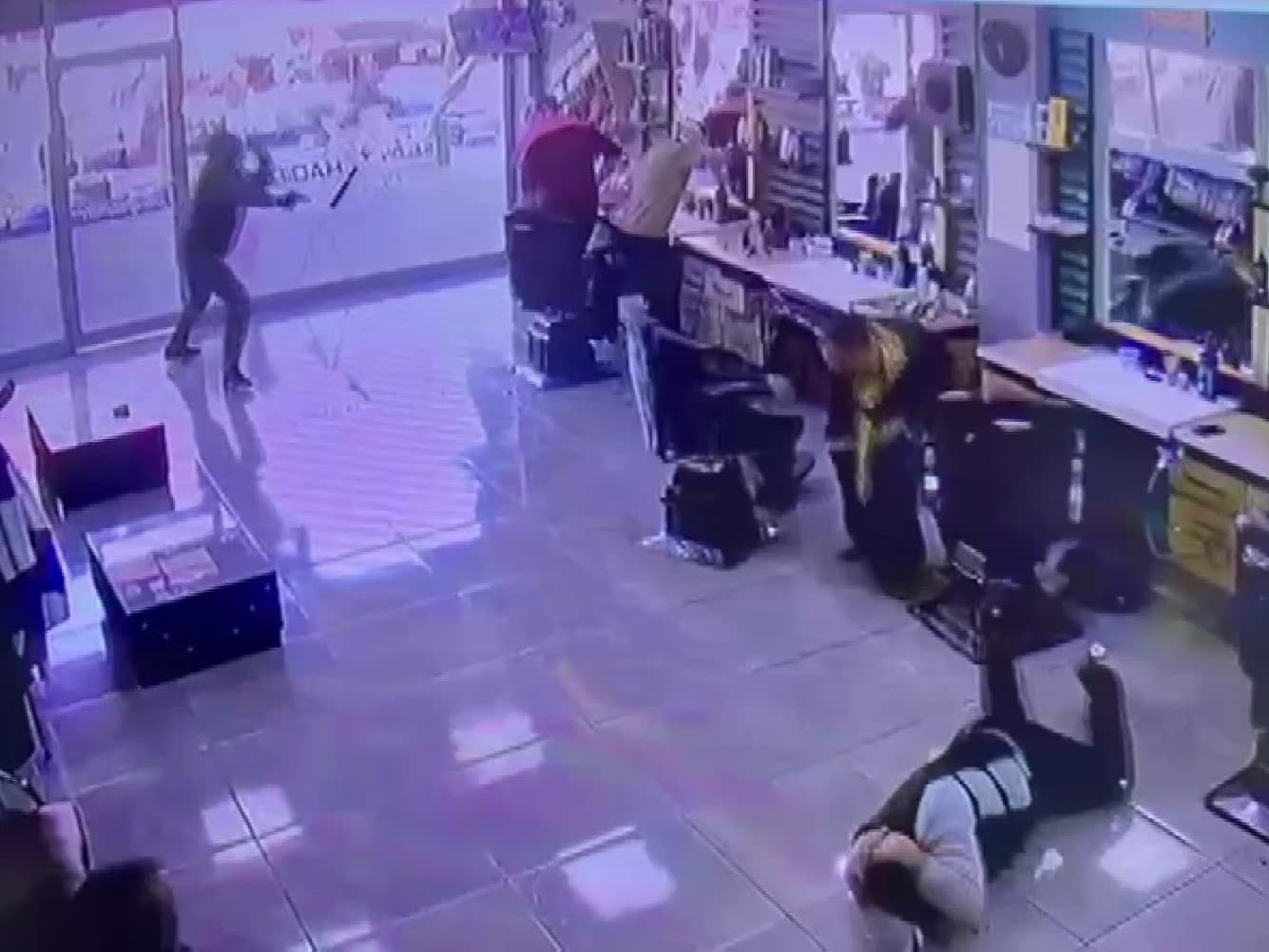 Adana’da berberde böyle ateş etti: 1 yaralı