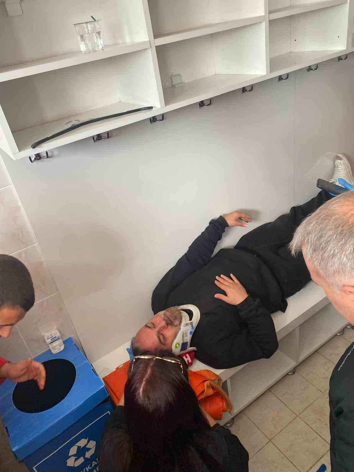 Maç öncesi ortalık karıştı: Futbolcular kramponlarla darbedildi