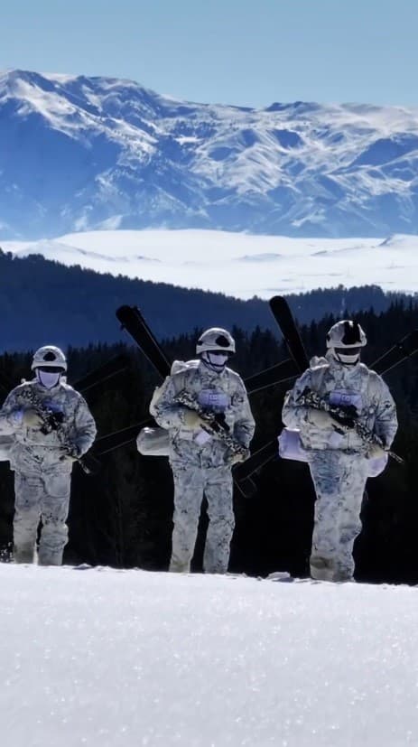 MSB komandoların Sarıkamış’ta dondurucu soğuktaki tatbikatını paylaştı