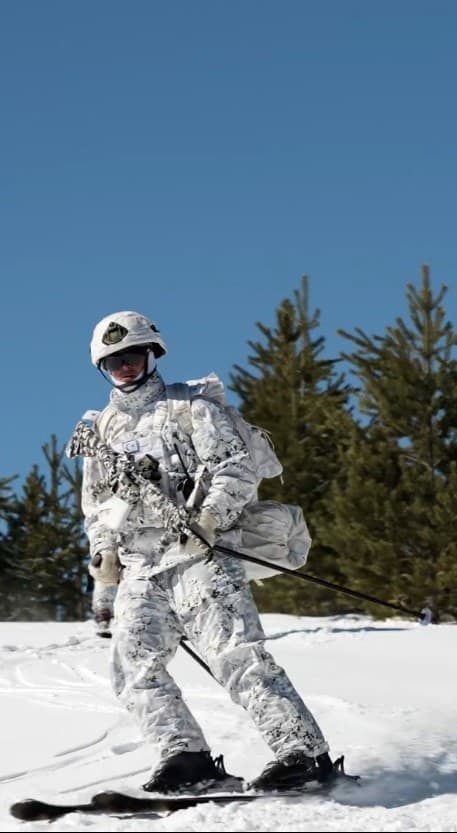 MSB komandoların Sarıkamış’ta dondurucu soğuktaki tatbikatını paylaştı