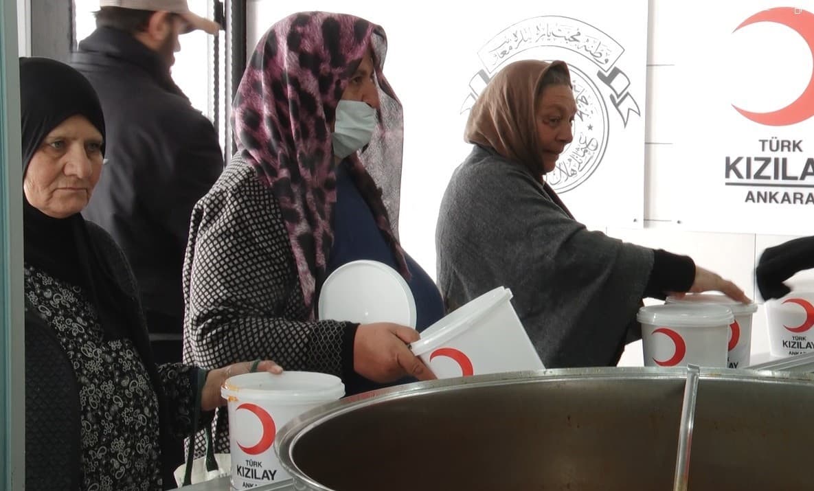 Türk Kızılay Başkanı Yılmaz: "Göç olasılığına karşı, geçici beslenme ihtiyacına karşı bütün hazırlıklarımız tamam"