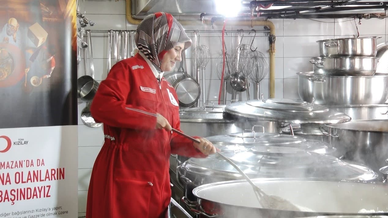Türk Kızılay Başkanı Yılmaz: "Göç olasılığına karşı, geçici beslenme ihtiyacına karşı bütün hazırlıklarımız tamam"