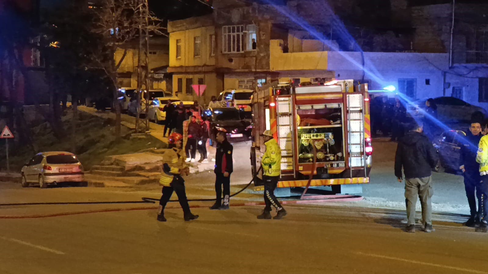 ‘Dur’ ihtarına uymayan otomobil sürücüsü uzun süre kovalandı: Yakalanan 2 şüphelinin yasaklı madde testi pozitif çıktı