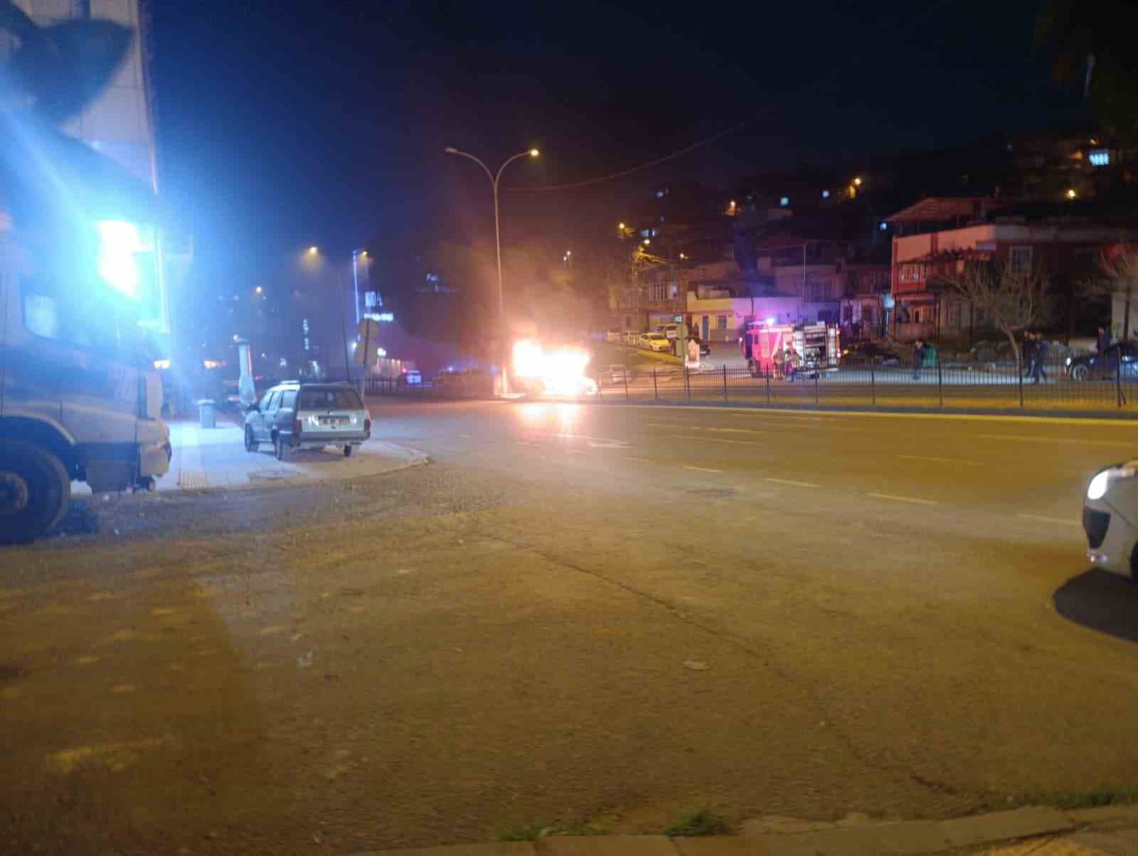 ‘Dur’ ihtarına uymayan otomobil sürücüsü uzun süre kovalandı: Yakalanan 2 şüphelinin yasaklı madde testi pozitif çıktı