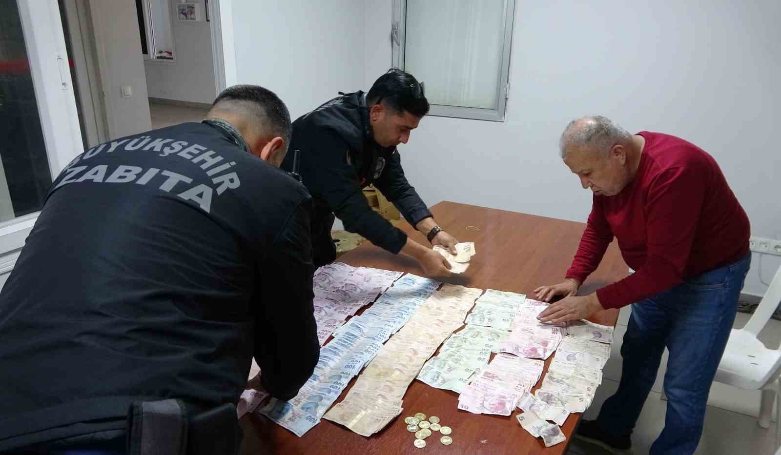 Mersin’de dilencilerin üzerinden 24 bin 577 TL çıktı