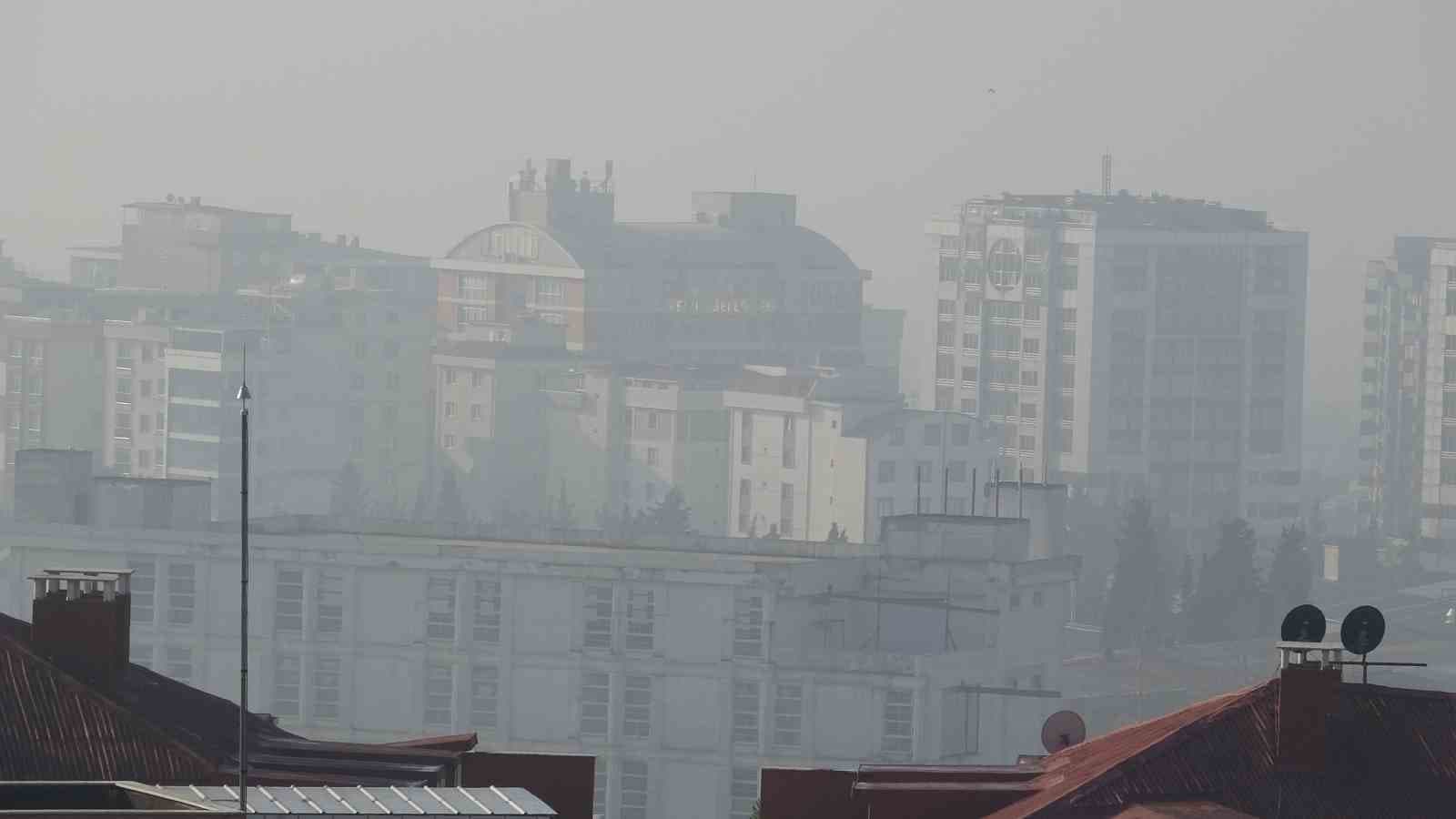 İstanbul’da sis etkisini göstermeye devam ediyor