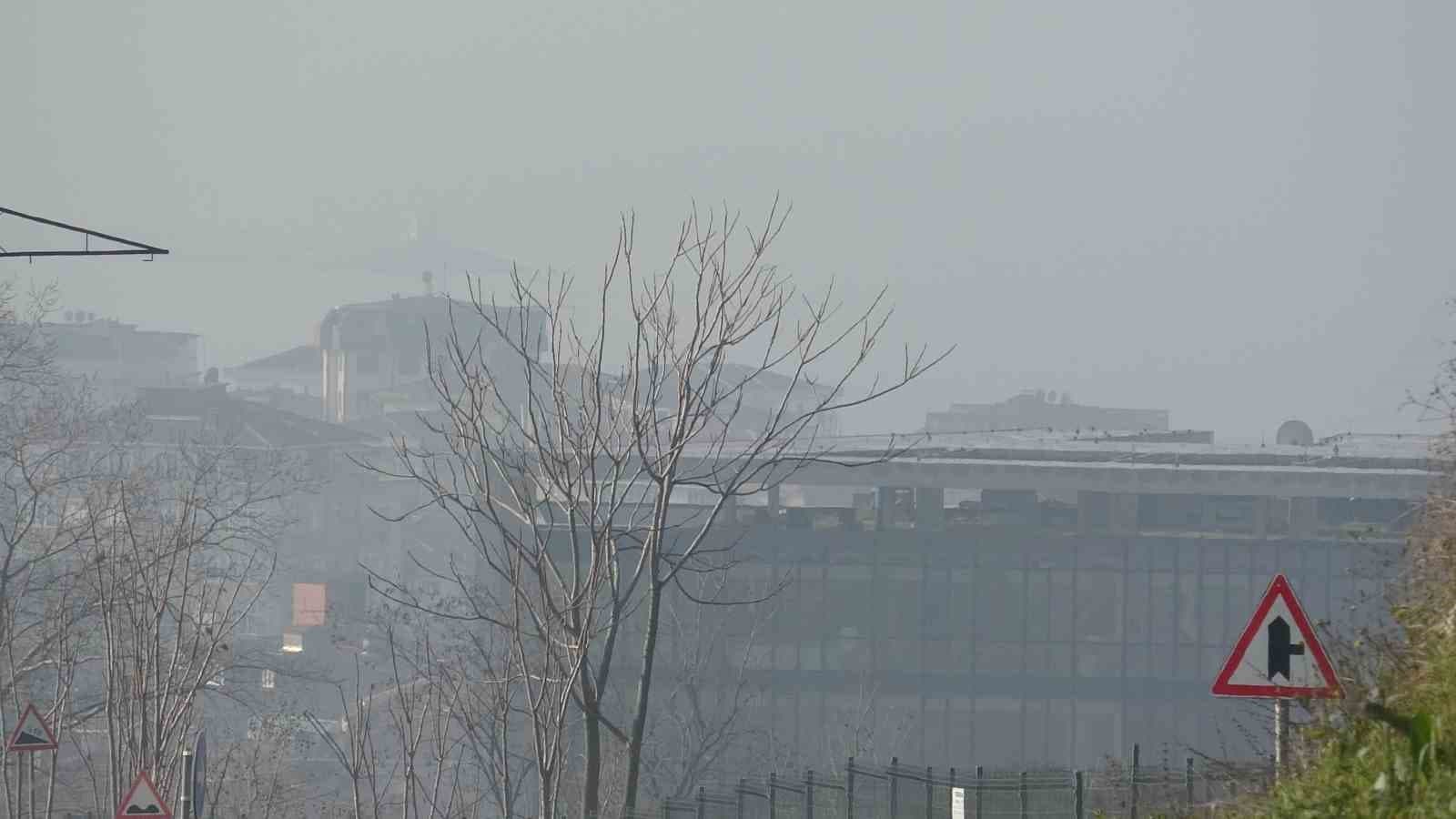 İstanbul’da sis etkisini göstermeye devam ediyor