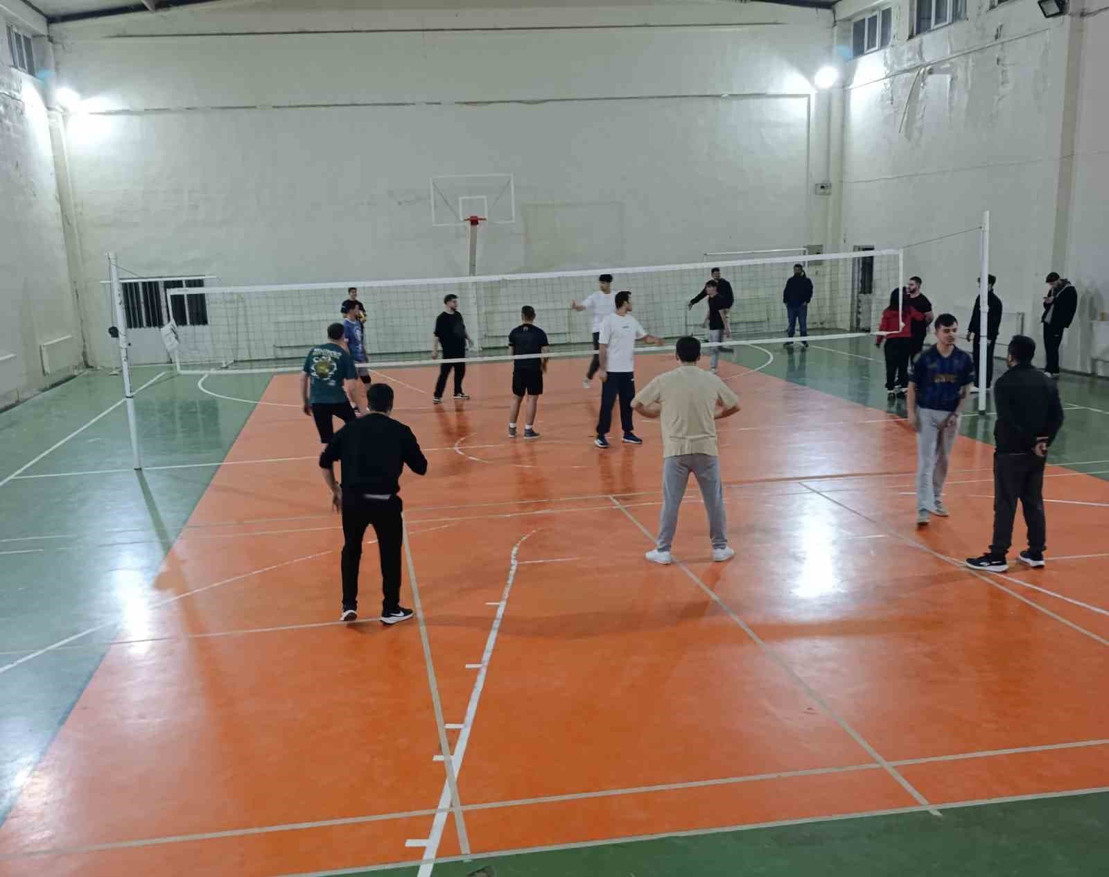 Pazarlar’da Voleybol heyecanı başladı