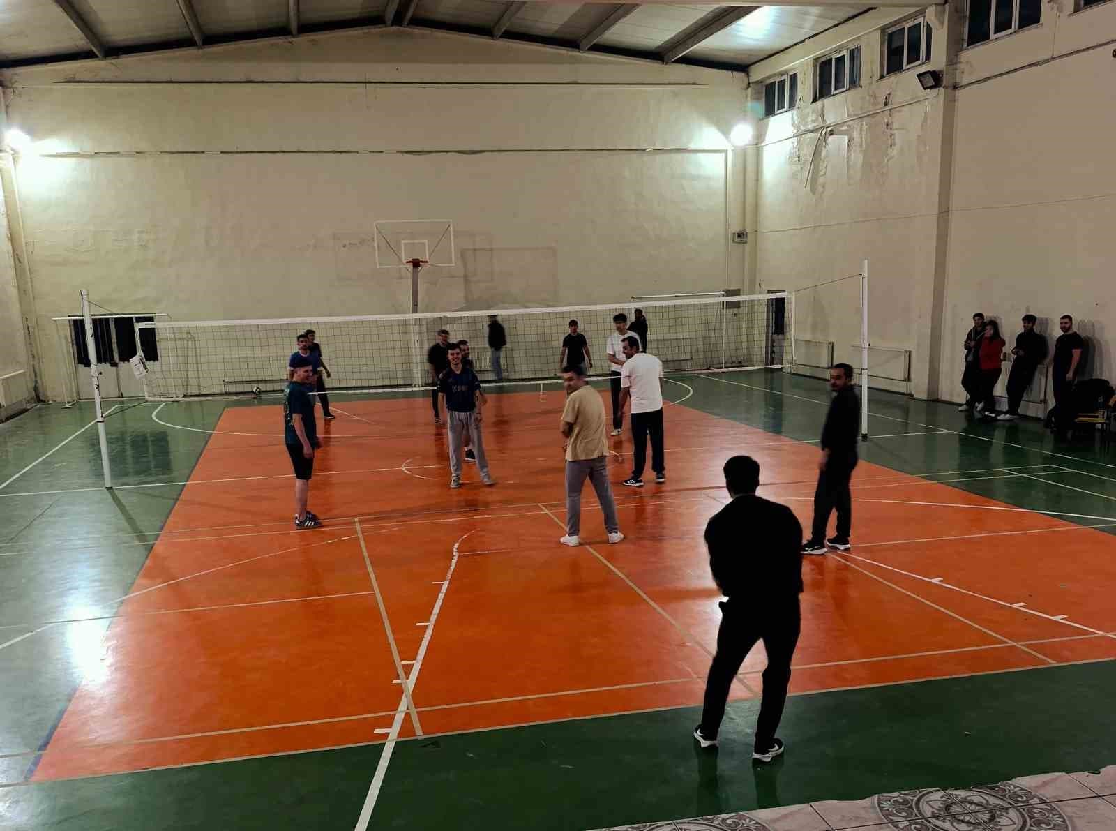 Pazarlar’da Voleybol heyecanı başladı