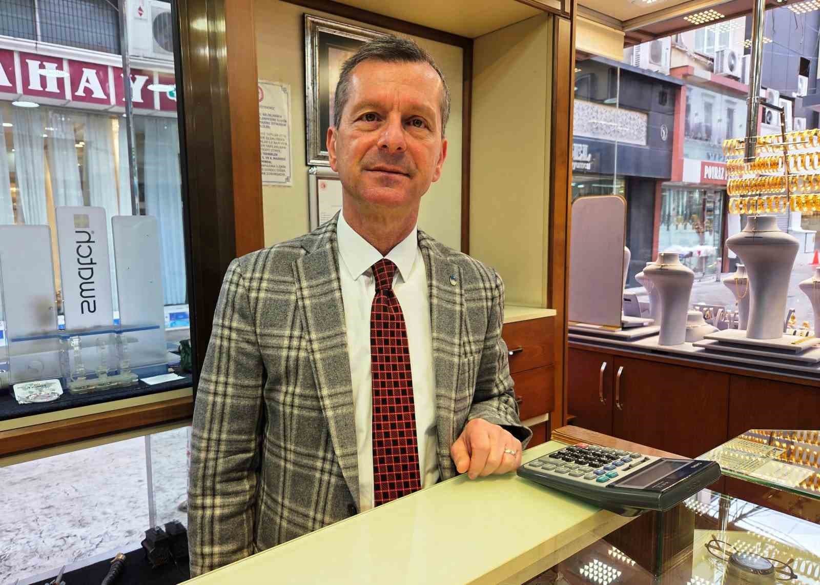 Özman: "Altın uzun vadeli bir yatırım"