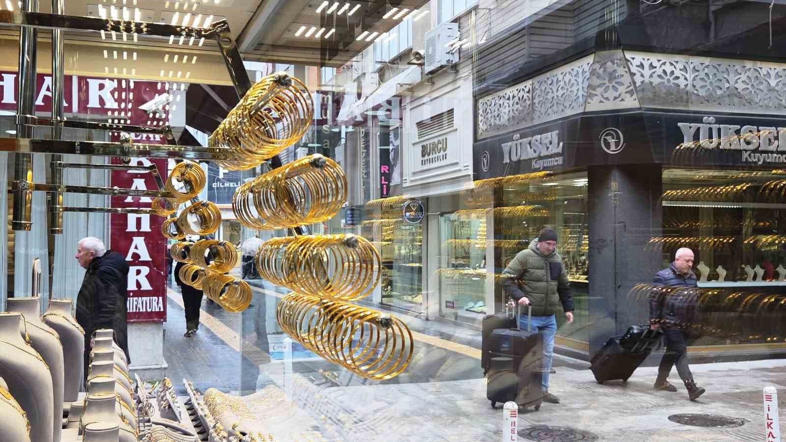 Özman: "Altın uzun vadeli bir yatırım"