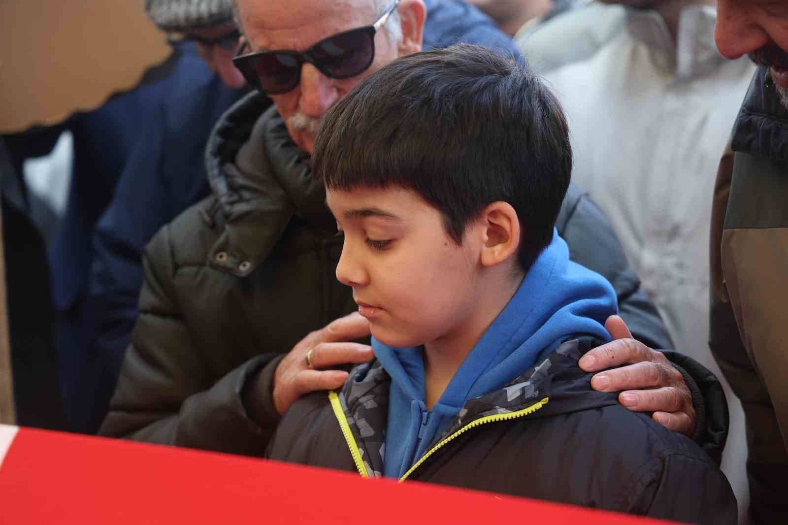 Öğrencisi tarafından öldürülen Fatma Nur öğretmen son yolculuğuna uğurlandı