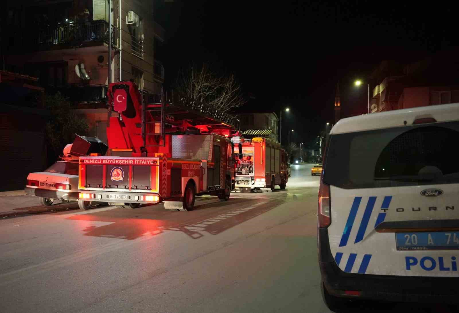 Balkondaki kombiden çıkan yangın mahalle sakinlerini korkuttu