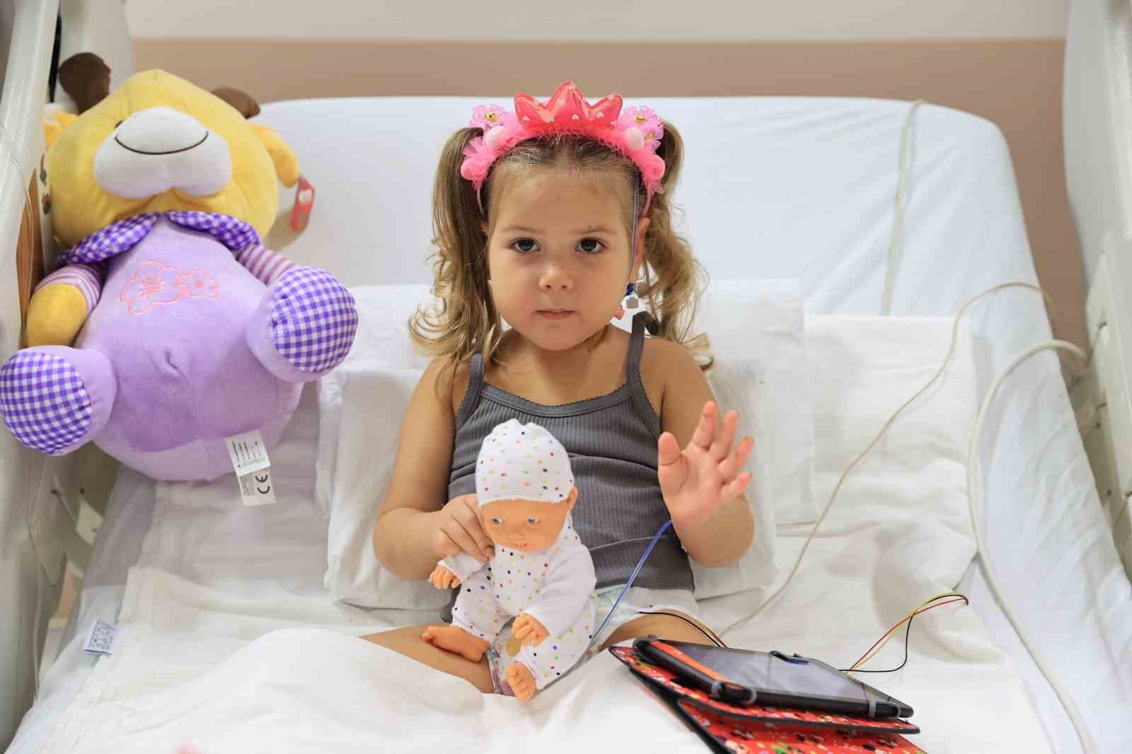 İzmir depreminin sembol ismi Ayda ve evlatlarını kaybeden anne, çocuklara depremi anlattı