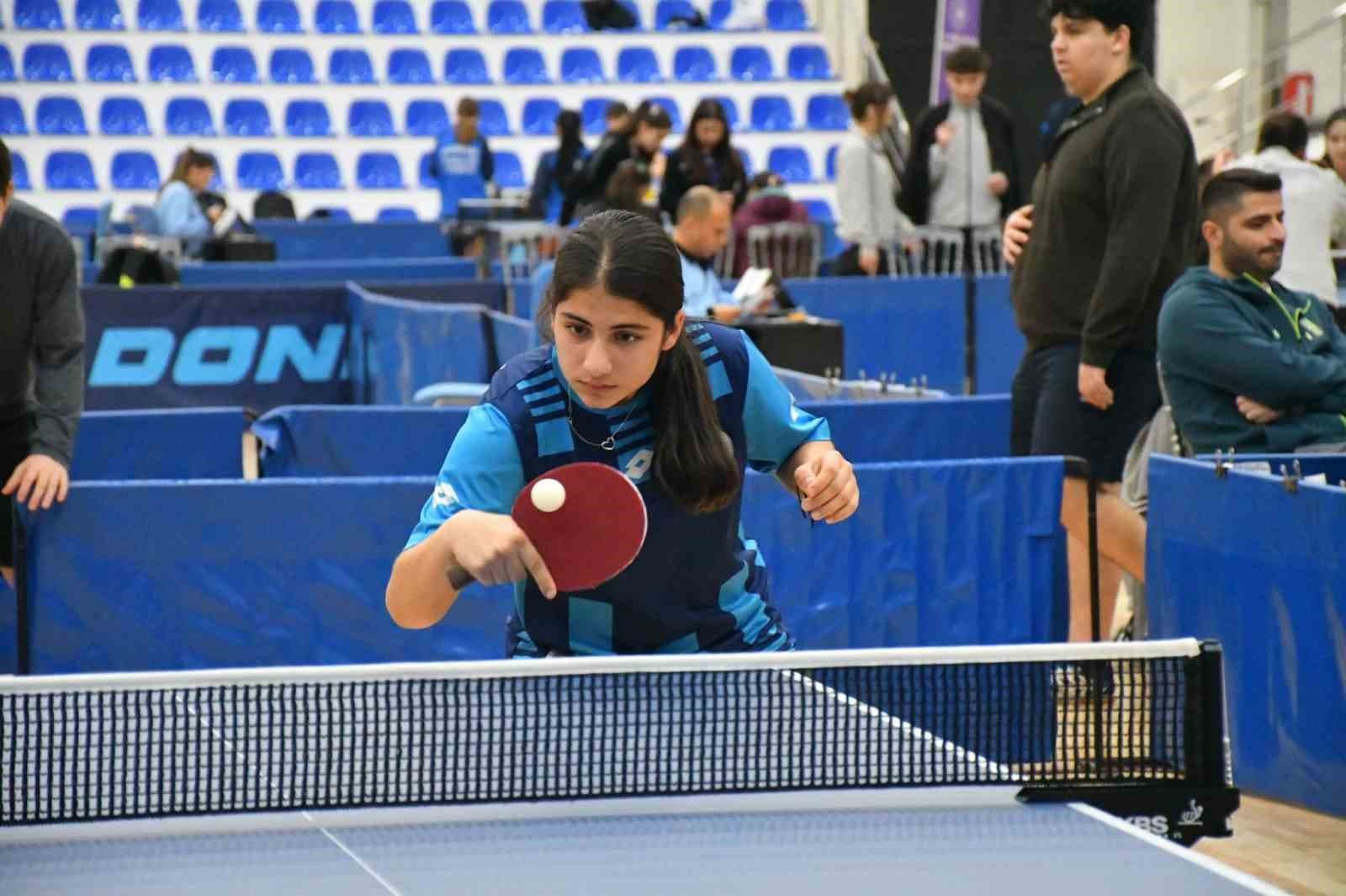 Zonguldak’ta raketler şampiyonluk için parkeye çıktı; 34 ilden 200 sporcu Kozlu’da