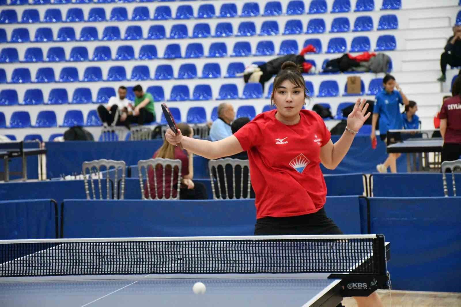 Zonguldak’ta raketler şampiyonluk için parkeye çıktı; 34 ilden 200 sporcu Kozlu’da