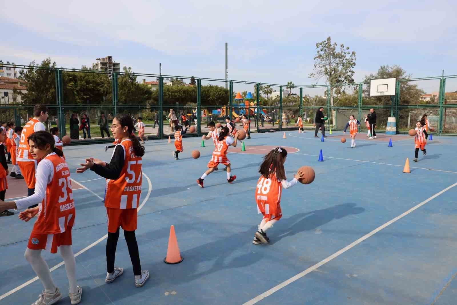 Geleceğin basketbolcuları Akdeniz’de yetişiyor