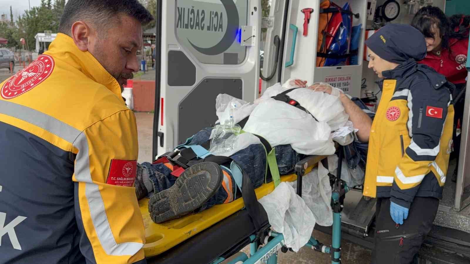 Beton mikserini yıkarken düşen sürücü hastanelik oldu