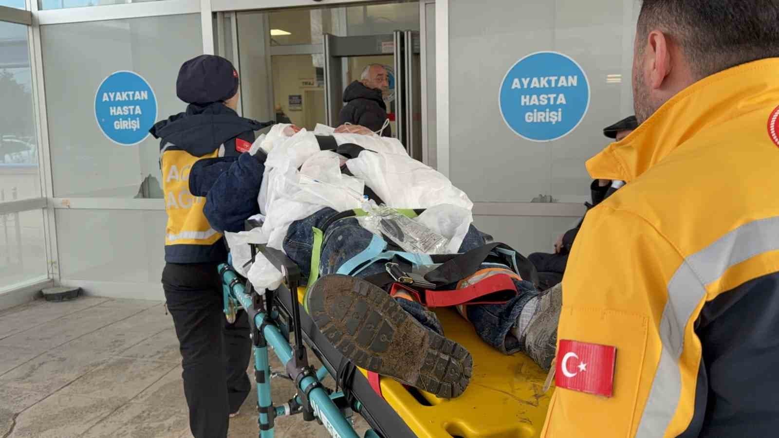 Beton mikserini yıkarken düşen sürücü hastanelik oldu