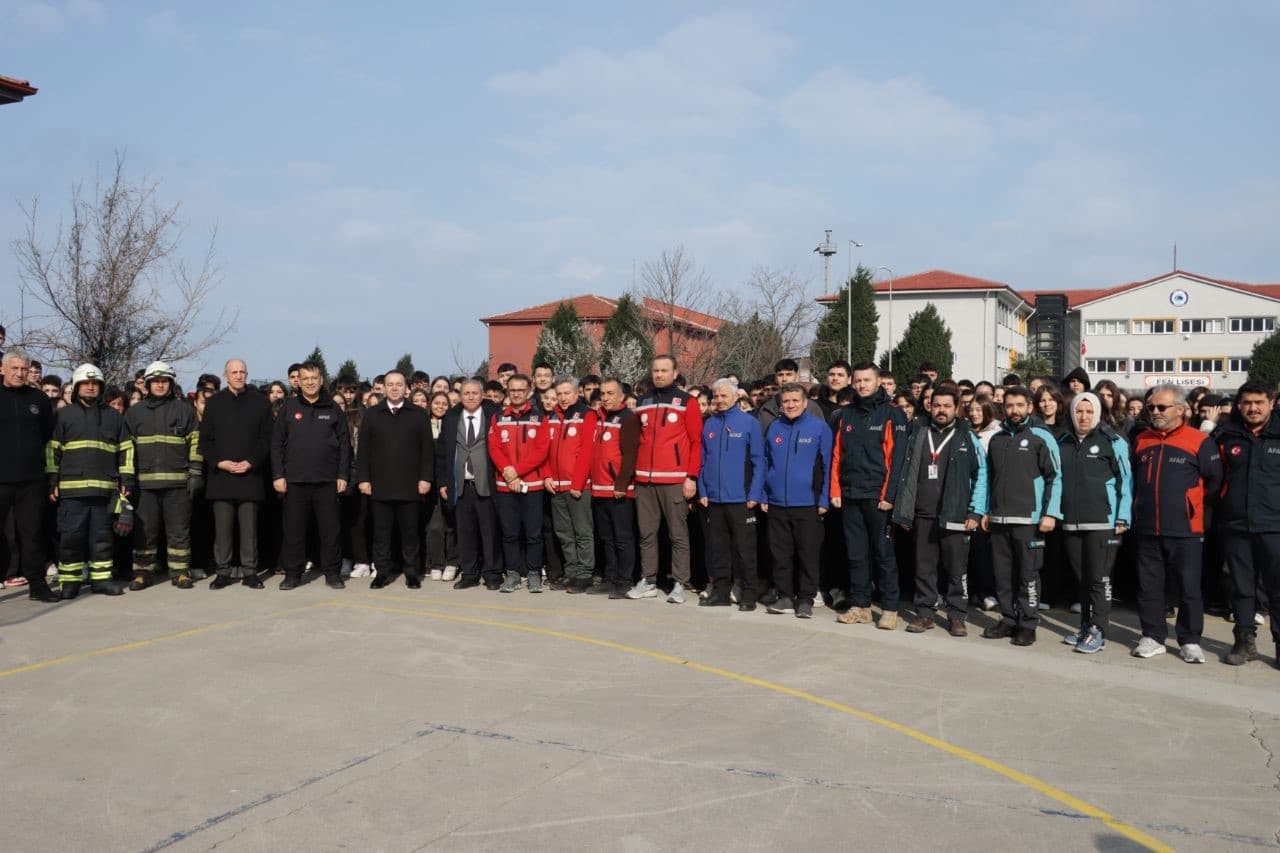Zonguldak Anadolu Lisesi’nde deprem tatbikatı düzenlendi